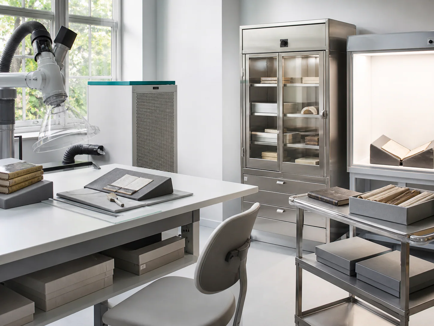 Collection cleaning and decontamination laboratory