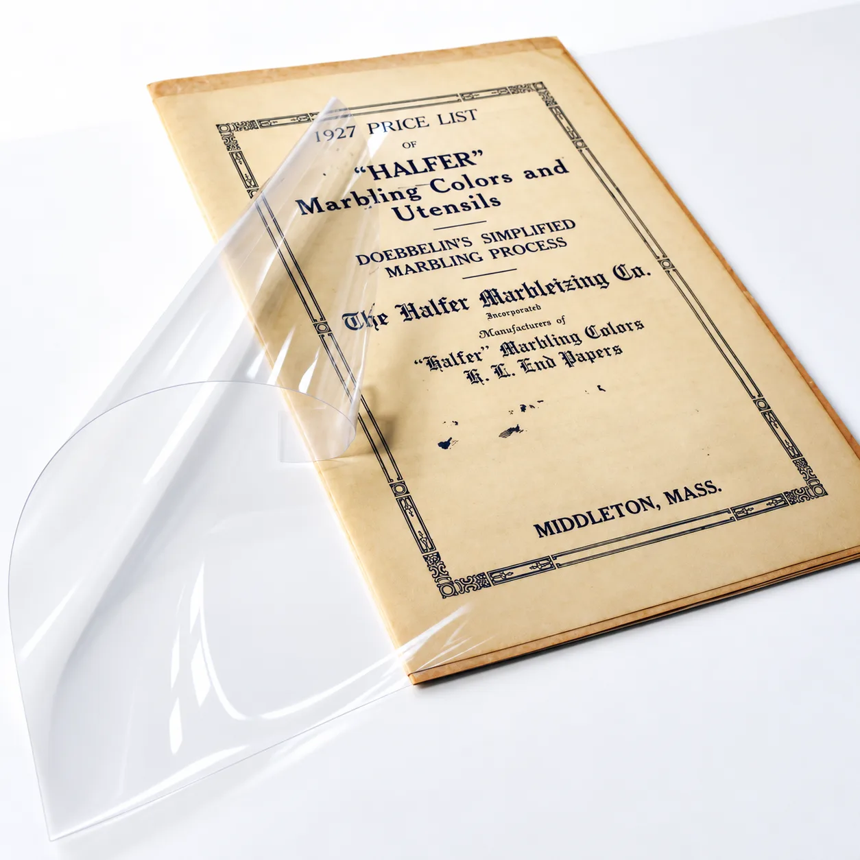 Film polyester transparent protégeant un document historique sur papier